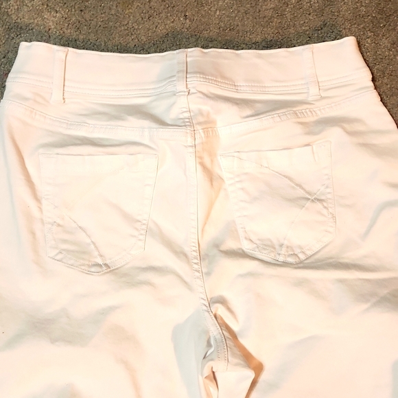 Lane Bryant white capris nwot - Picture 7 of 9
